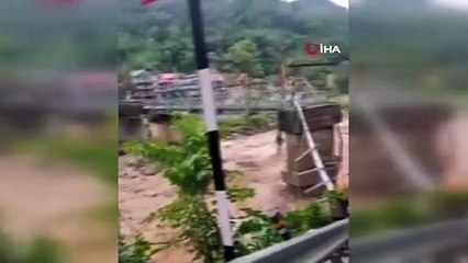 Hindistan’da sel fekaleti! Onlarca ölü var