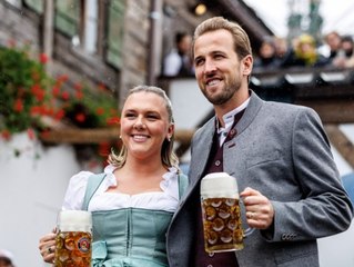 Bayern-Stars feiern auf dem Oktoberfest