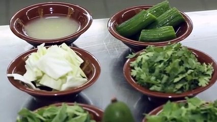 حضري سلطة الخضار بالأفوكادو لمائدتك في رمضان