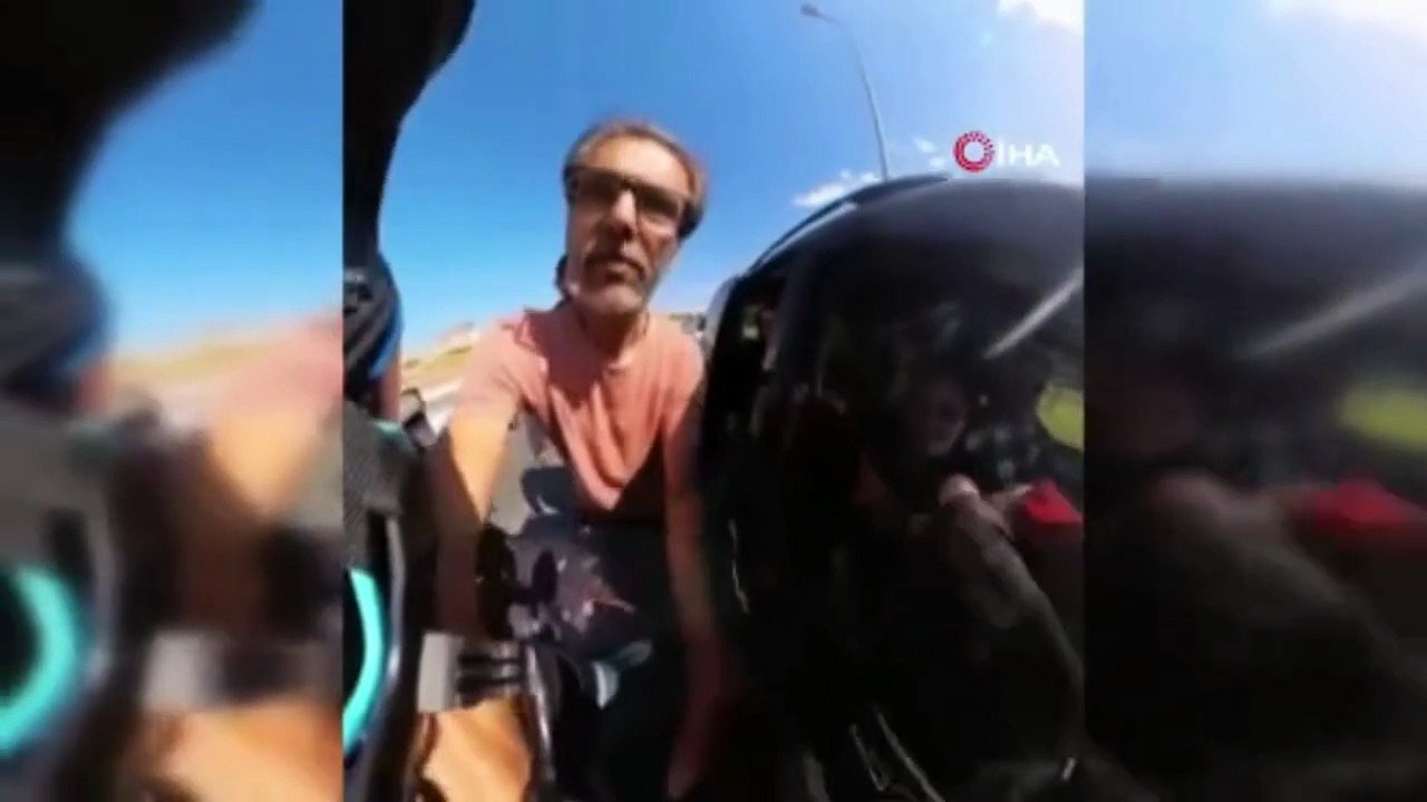 Trafikte Kadın Motorcuya Şiddet!