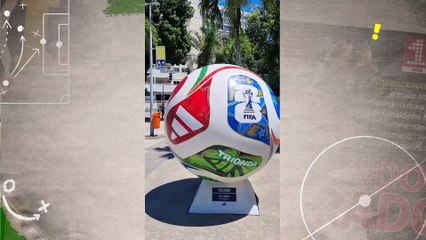 Trionda, bola da Copa do Mundo de 2026, é exposta no Maracanã