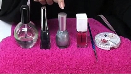 أضيفي الزينة الى اظافرك