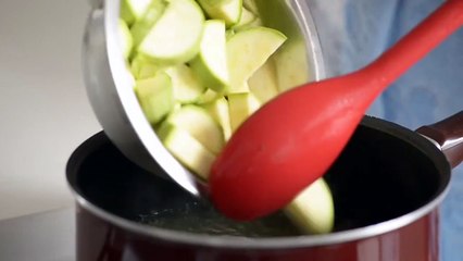 شوربة الكوسى بجبنة البارميزان بخطوات سهلة