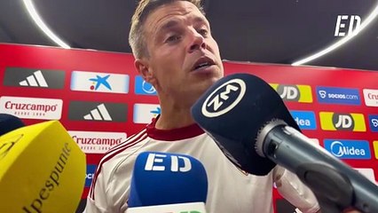 Azpilicueta, entre bromas, habla sobre las aspiraciones del equipo
