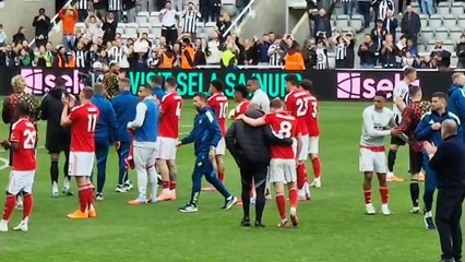 Eddie Howe & Elliot Anderon after Newcastle United 2-0 Nottingham Forest