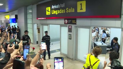 Los primeros tripulantes liberados de la Flotilla aterrizan en Barajas