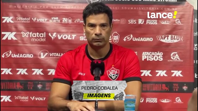 Diretor de futebol do Vitória critica arbitragem.