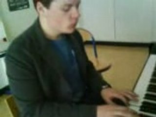 Sébastien le bo gosse au piano