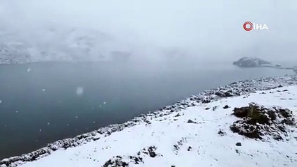 Dünyanın zirvesinde kabus: Bin kişi dağda mahsur kaldı!