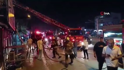 Bursa’da 4 dükkan alevlere teslim oldu