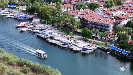 Havadan görünümüyle labirenti andıran Dalyan Kanalı, ekimde de turist çekiyor