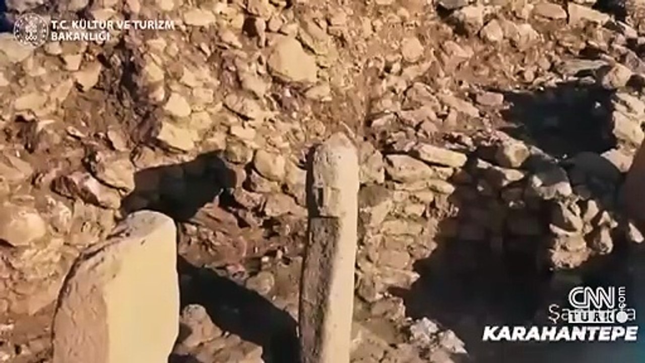 Bakan Ersoy duyurdu! Karahantepe’de tarihte bir ilk: İnsan yüzlü 'T' biçimli dikilitaş bulundu