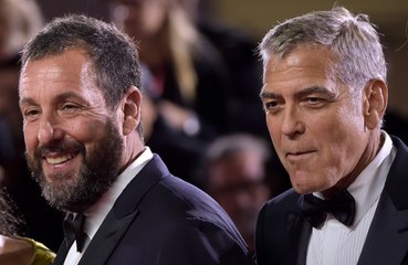 George Clooney revela que inspirou transformação no estilo de Adam Sandler