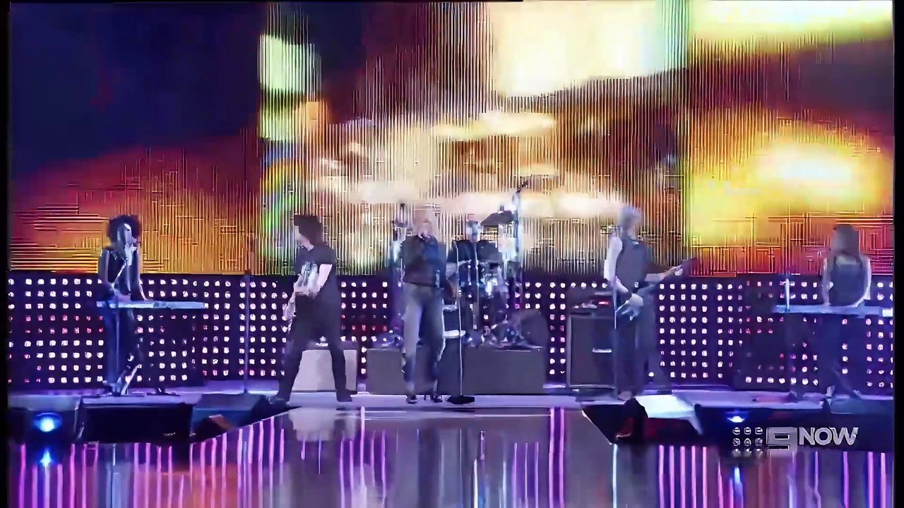 Kim Wilde - Kids In America + You Keep Me Hangin' On (The AFL Footy Show 2008)
