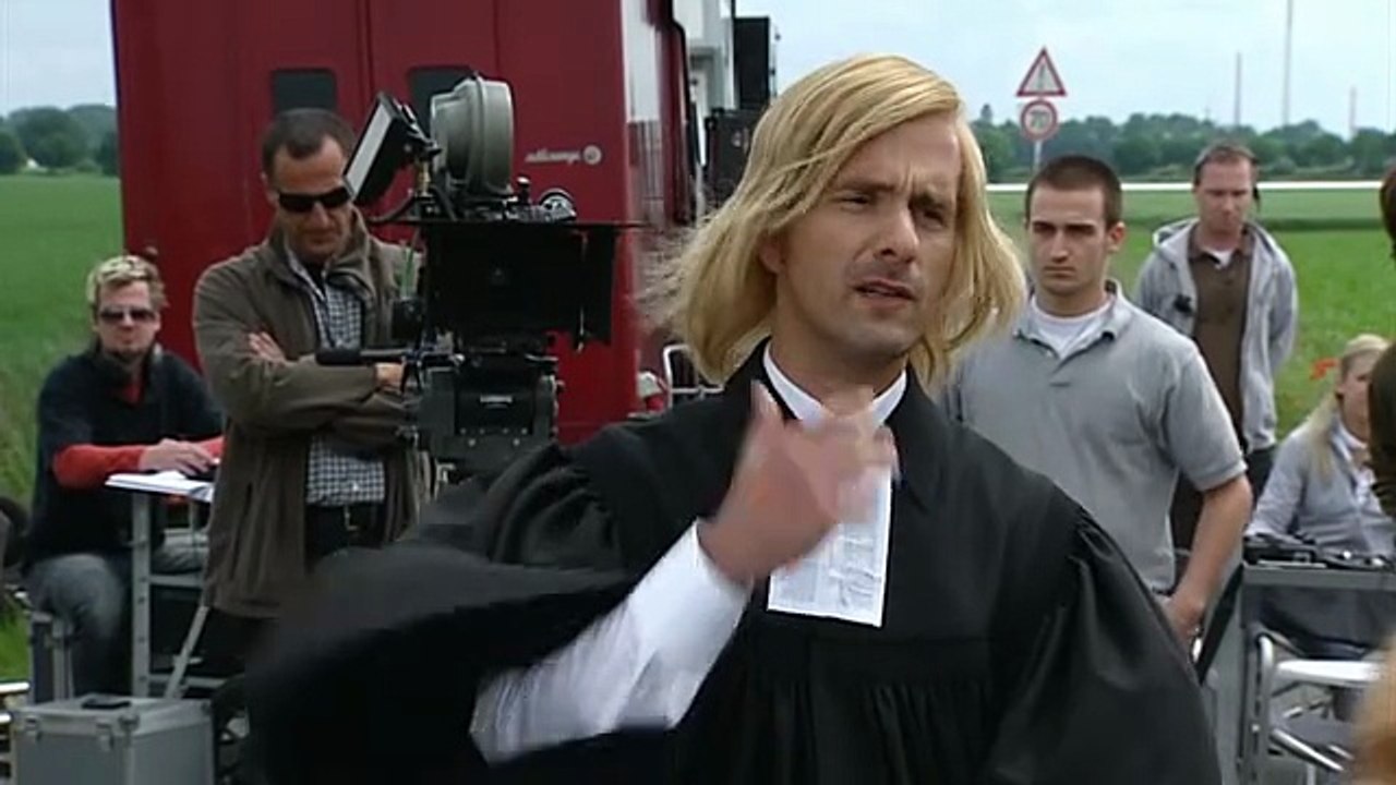 Pastewka S04E05-Der Priester