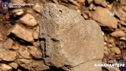 Karahantepe'de insan yüzlü T biçimli dikilitaş bulundu!