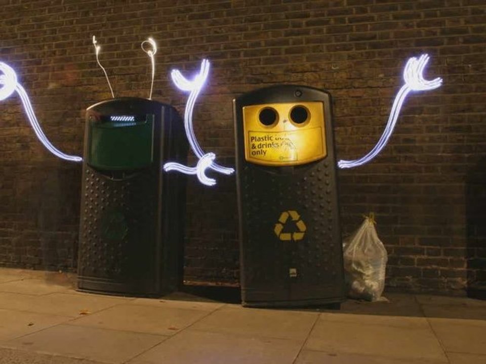 Star Wars VS. Startrek - Light Painting Video