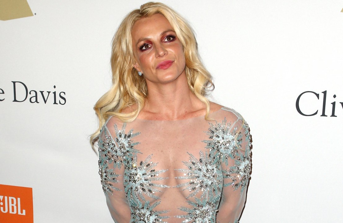 Britney Spears suffers knee injury