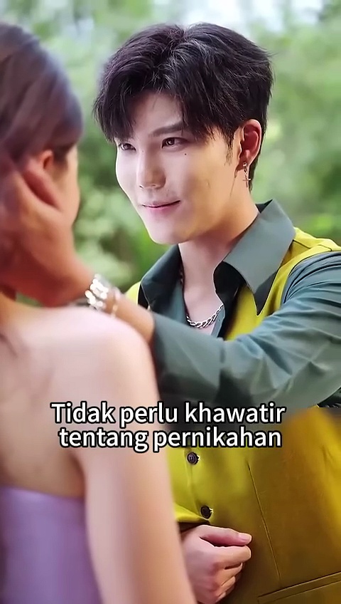  Tunangku kabur dan aku menikahi ayahnya | my fiance run away and i married his father | drama china sub indo