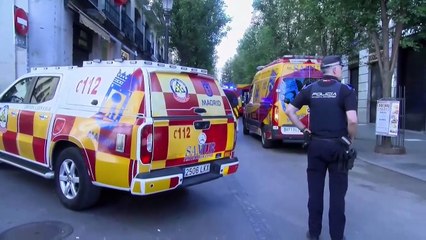 Caos en el centro de Madrid tras el derrumbe parcial del forjado de un edificio en obras
