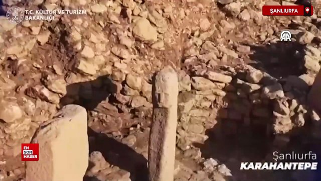 Şanlıurfa Karahantepe'de insan yüzlü T biçimli dikilitaş bulundu