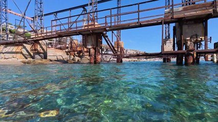 Paradiso, davanti all'ecomostro anche una discarica sott'acqua