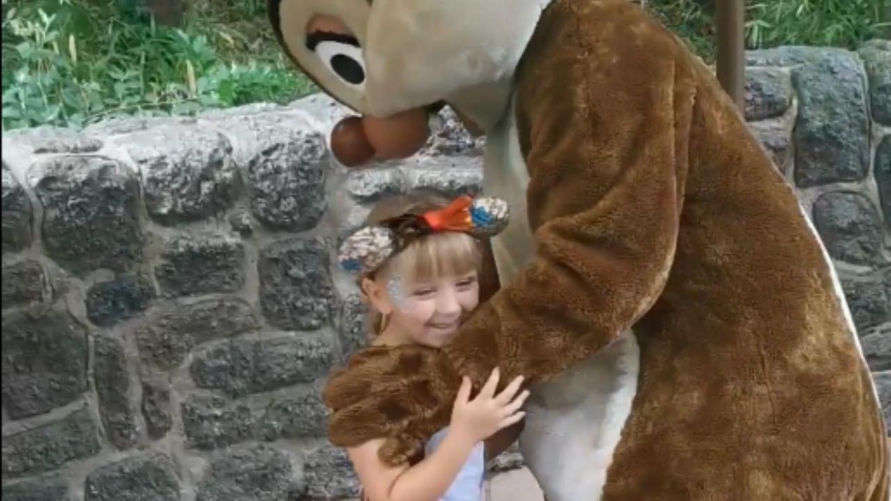 Little girl easily finds Chip and Dale in their hideout spots