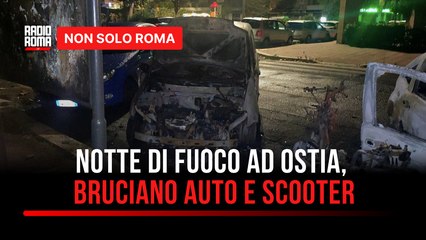 Notte di fuoco a Ostia: auto e scooter distrutti in due incendi