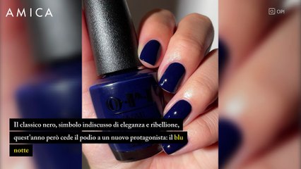 Per le unghie, il blu notte è il nuovo nero