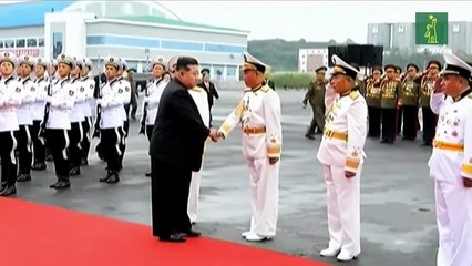 Líder norcoreano visita buque destructor construido para "castigar provocaciones"