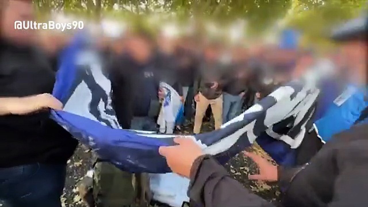 La banderole de la discorde déployée puis retirée lors de Strasbourg-Angers - Foot - Ligue 1