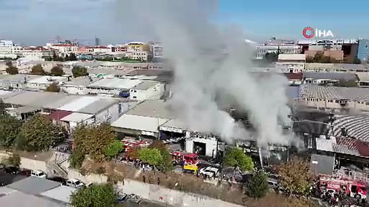 Beylikdüzü Organize Sanayi Bölgesi içerisinde bulunan bir fabrikada yangın çıktı