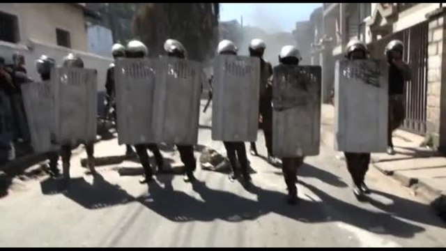 Proteste in Madagascar, studenti in piazza, scontri con la polizia