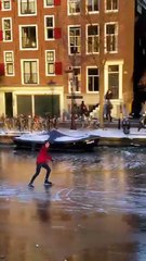 Amsterdam 🇳🇱 : Du patin à glace sur les canaux gelés ⛸️❄️ avec @ieuyar