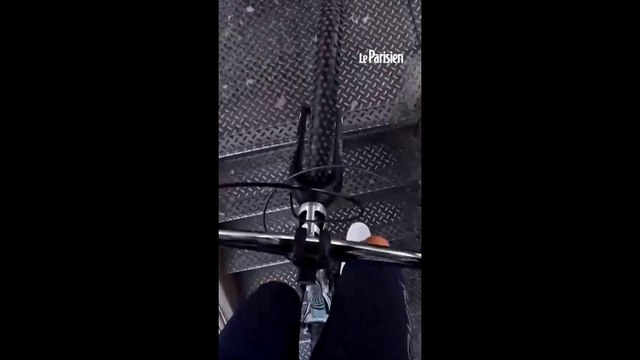Il grimpe la tour Eiffel à vélo et bat un record