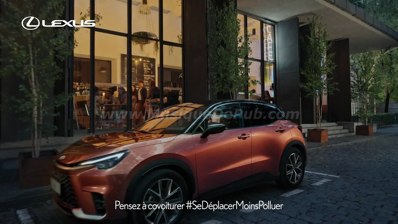 pub Lexus LBX 2025
