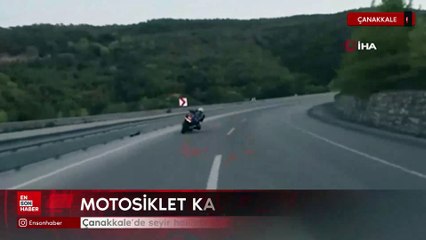 Çanakkale'de seyir halindeki motosikletlinin kaza anı