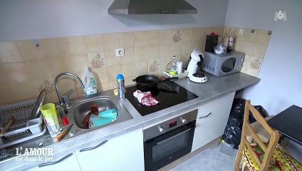 VOICI - L'amour est dans le pré - Anthony fait visiter son appartement qui mérite un gros coup de nettoyage