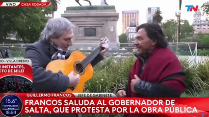 Francos bajó a saludar a Sáenz, luego apareció Facundo Saravia y se armó una guitarreada en la Rosada