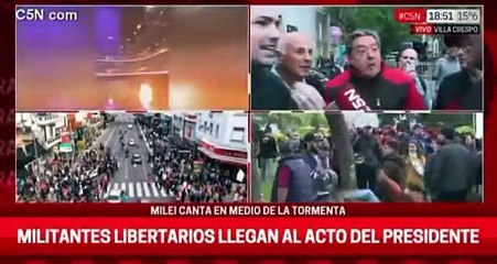 Lamentable: libertarios increparon el móvil de C5N antes del show de Milei