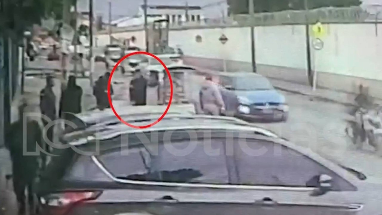 VIDEO | Momento exacto de los disparos a sangre fría contra los guardias del Inpec frente a la cárcel La Modelo