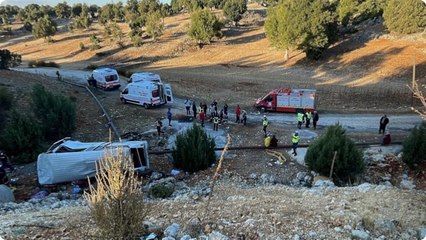 Mersin'de korkunç kaza! İşçi servisi devrildi