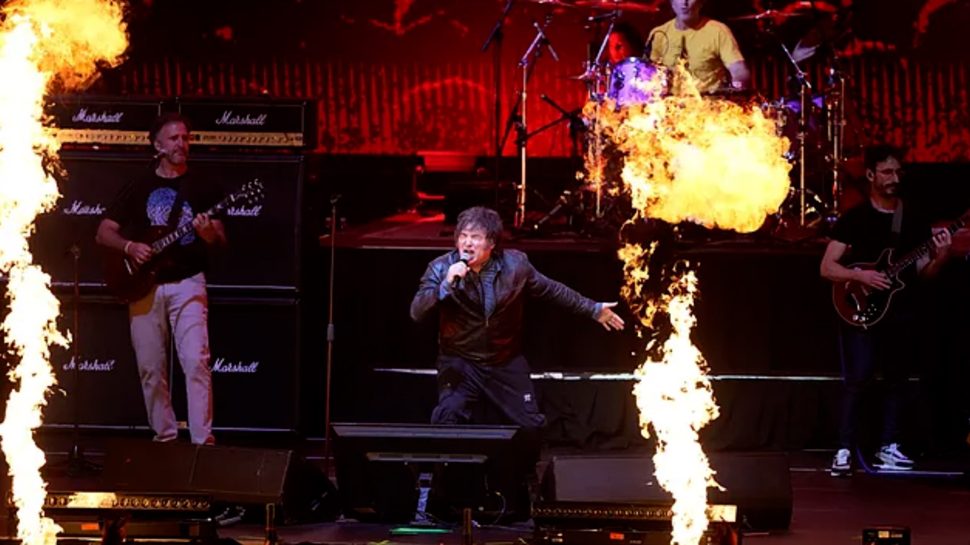 Milei vuelve a dar la nota en un mitin fuego, rock, homenaje a Charlie Kirk y Hava Nagila