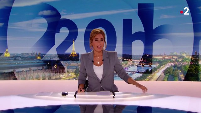 Léa Salamé présente le 20 Heures de France 2, lundi 6 octobre 2025.