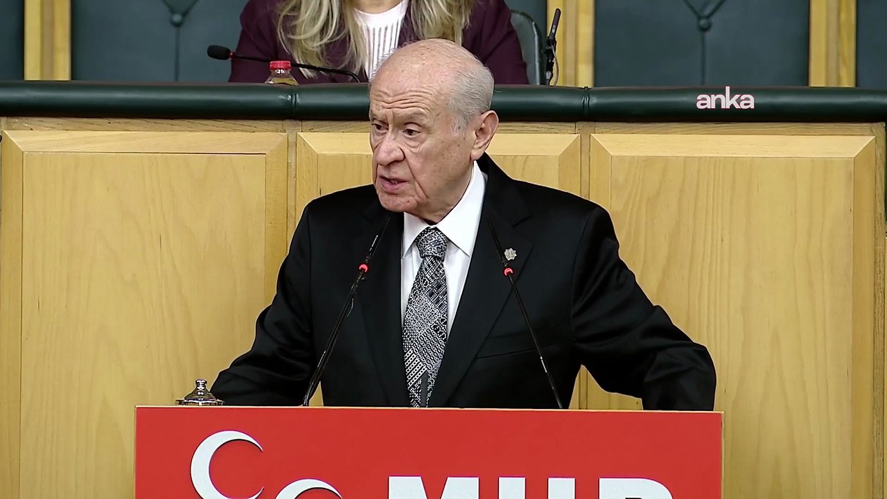 Devlet Bahçeli:    "Birleşmiş Milletler 80. Genel Kurulu’nda dünya Türkiye’yi konuşmuşken Özgür Bey ve CHP yönetimi freni boşa almış, şarampole yuvarlanmıştır. "