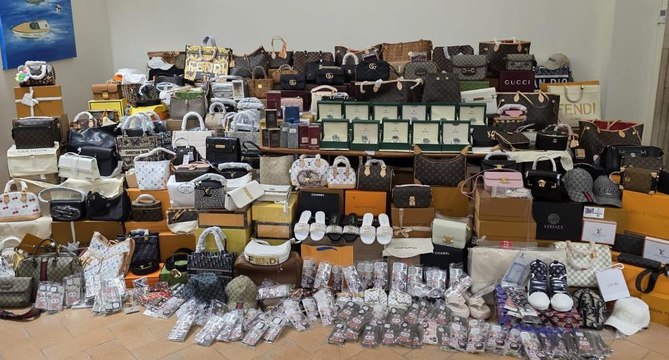 Prodotti tarocchi e irregolari su bancarelle: stretta della Guardia di Finanza (07.10.25)