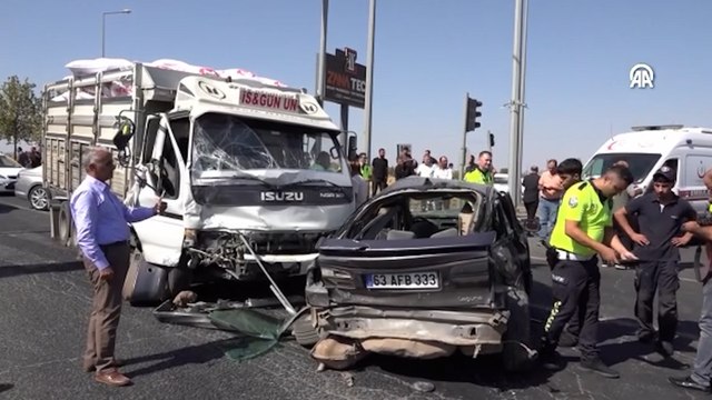 Zincirleme trafik kazasında 12 kişi yaralandı