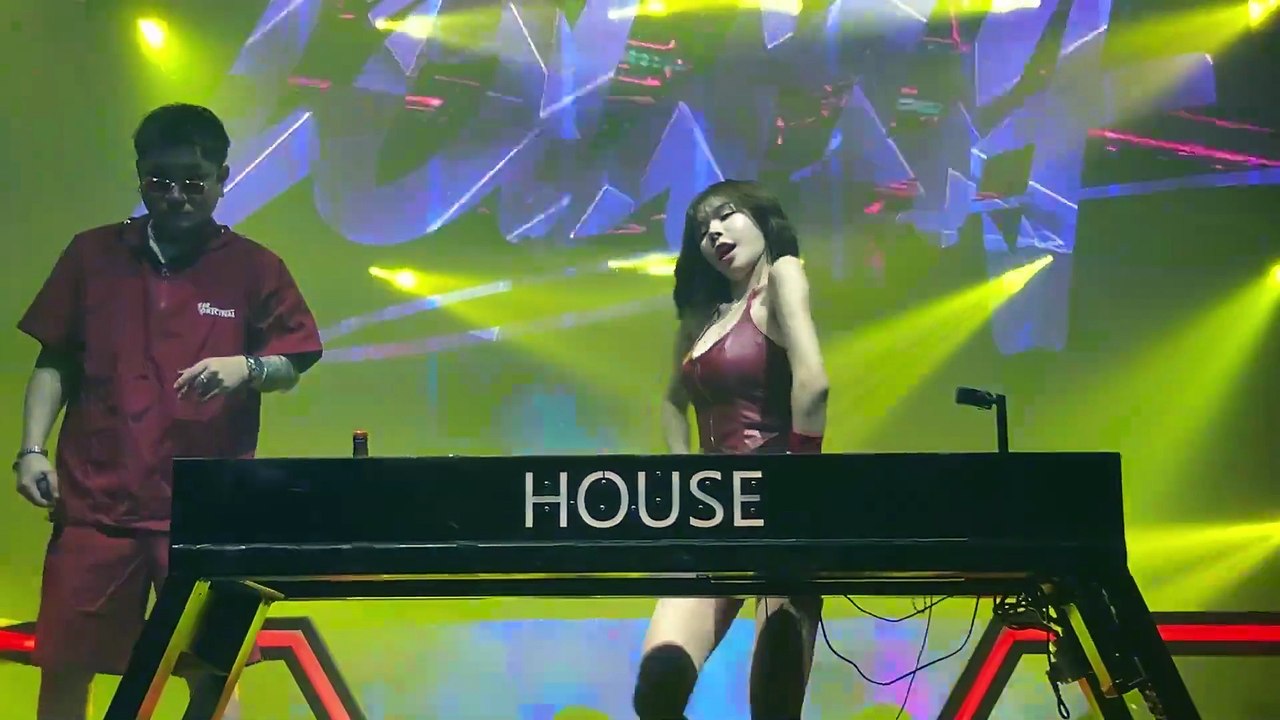 赵运玲 - 我的楼兰 (Dj小安 FunkyHouse Remix 2025) Lâu Lan Của Ta - My LouLan - Zhao Yun Ling #dj抖音版2024