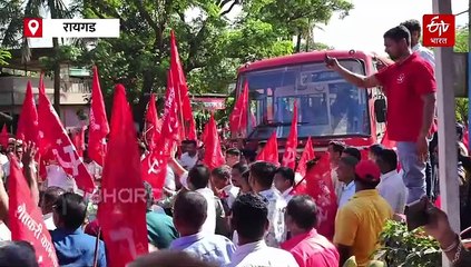 वडखळ-अलिबाग रस्त्यावरील खड्ड्यांविरोधात शेकाप आक्रमक; रास्ता रोको आंदोलनानंतर प्रशासनाचं लेखी आश्वासन