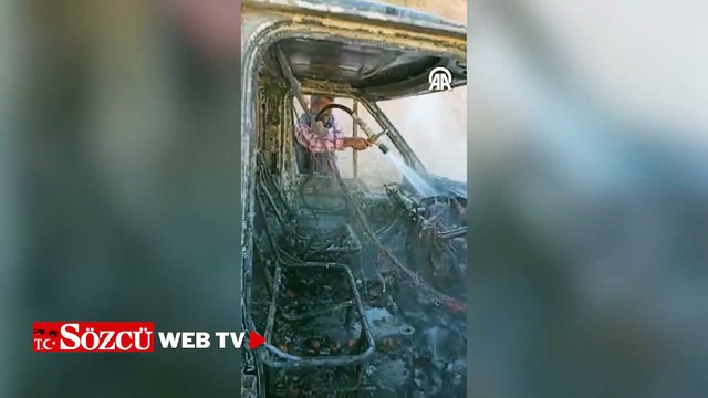 Batman'da seyir halindeki minibüs yandı